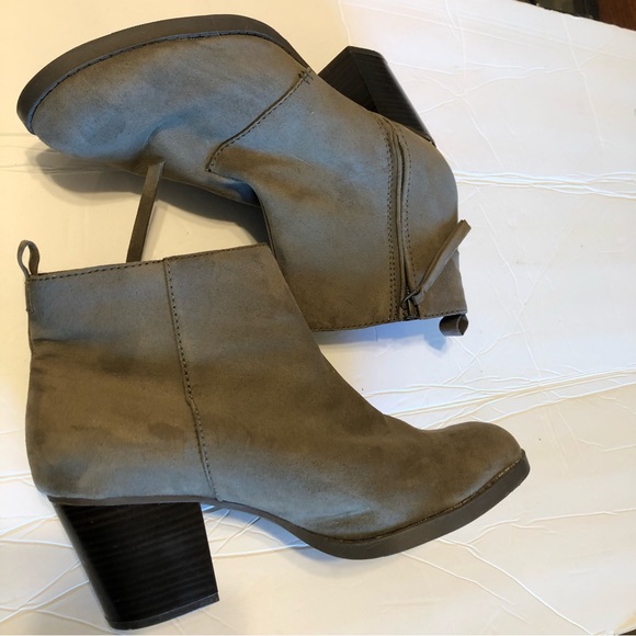 Gray bootie gray size 10 side zipper ankle bootie - Picture 4 of 6